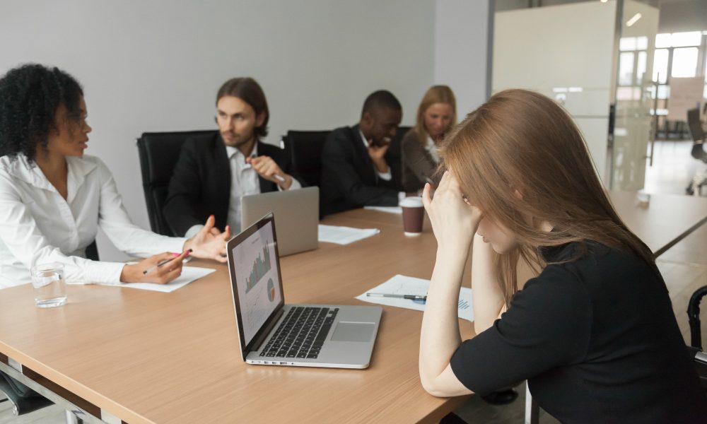 Como o assédio moral discreto adoece o ambiente de trabalho.