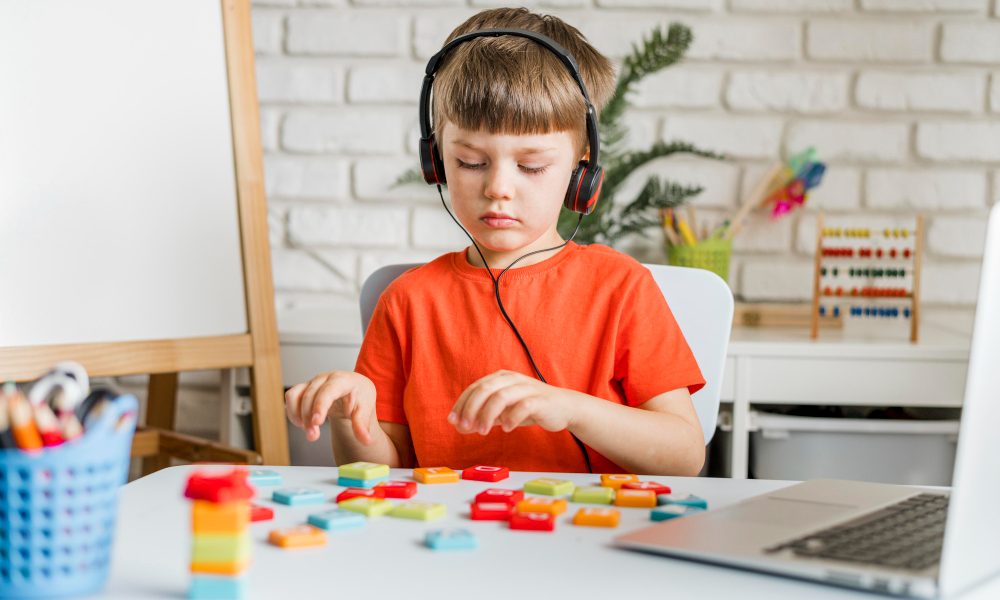 Saiba o que é e quem tem direito à aposentadoria para autistas e pessoas com TDAH