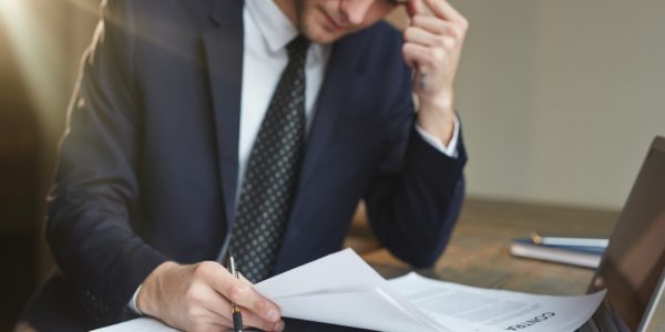 Saiba o que é e como funciona a demissão ilegal mediante afastamento